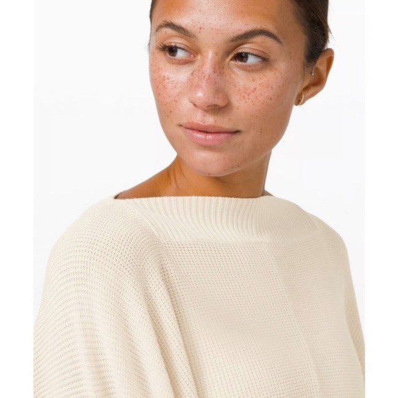 Lululemon Forward Flow Poncho in White Opal - Picture 3 of 9
